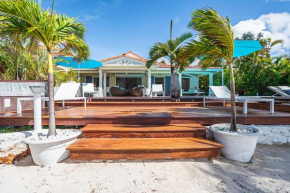 Villa de luxe à Saint-François avec piscine privée et vue mer.